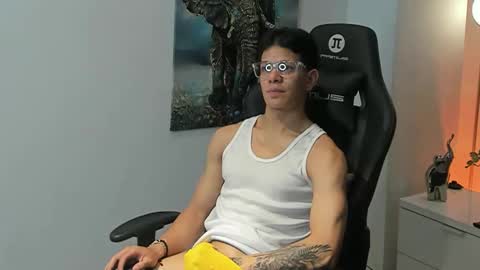 tony_petrov online show from November 16, 2025, 12:49 am