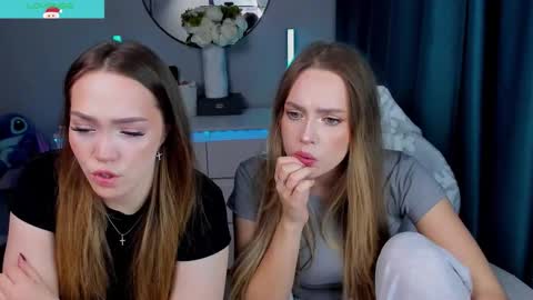 Snapshot of top_twins chatting on December 16, 2025, 5:29 pm Yara online show from December 16, 2025, 5:29 pm