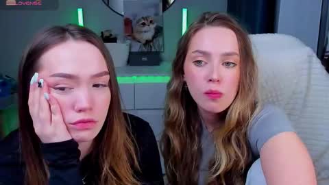 Snapshot of top_twins chatting on March 7, 2026, 8:06 pm Yara online show from March 7, 2026, 8:06 pm