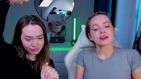 Snapshot of top_twins chatting on March 8, 2026, 2:04 am Yara online show from March 8, 2026, 2:04 am