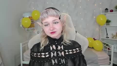 Snapshot of tori_cutie chatting on October 4, 2025, 12:08 am Tori online show from October 4, 2025, 12:08 am