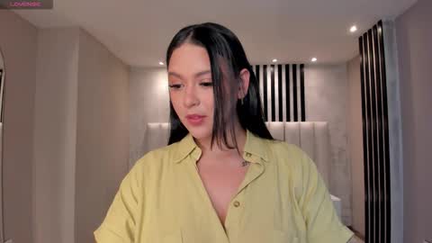 Tori Cross online show from December 22, 2025, 12:57 pm