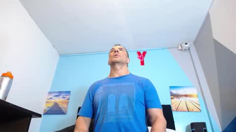 Snapshot of toro_hot chatting on February 19, 2025, 8:10 pm Toro online show from February 19, 2025, 8:10 pm