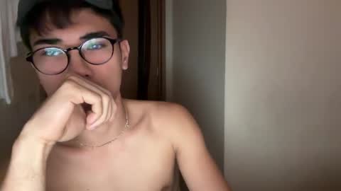 Snapshot of toshikaro0 chatting on June 3, 2026, 5:32 am Karo online show from June 3, 2026, 5:32 am