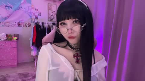 Lina online show from April 7, 2026, 5:57 pm