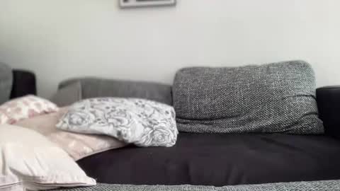 toulalan1992 online show from October 30, 2025, 10:27 am