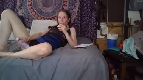 Snapshot of toxiclayne chatting on May 4, 2026, 3:57 am toxiclayne online show from May 4, 2026, 3:57 am