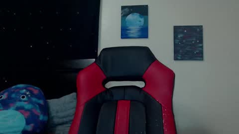 Snapshot of toxiclilly chatting on December 17, 2024, 10:44 am Lilly Miss Mistress Goddess Maam Queen Boss online show from December 17, 2024, 10:44 am