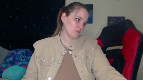 Snapshot of toxiclilly chatting on December 21, 2024, 11:33 am Lilly Miss Mistress Goddess Maam Queen Boss online show from December 21, 2024, 11:33 am