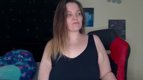 Snapshot of toxiclilly chatting on December 22, 2024, 7:44 am Lilly Miss Mistress Goddess Maam Queen Boss online show from December 22, 2024, 7:44 am