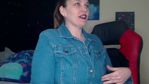 Snapshot of toxiclilly chatting on January 6, 2025, 11:40 am Lilly Miss Mistress Goddess Maam Queen Boss online show from January 6, 2025, 11:40 am