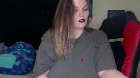 Snapshot of toxiclilly chatting on January 8, 2025, 12:15 pm Lilly Miss Mistress Goddess Maam Queen Boss online show from January 8, 2025, 12:15 pm