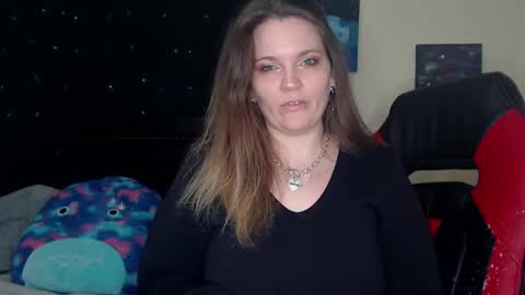 Snapshot of toxiclilly chatting on February 6, 2025, 6:18 am Lilly Miss Mistress Goddess Maam Queen Boss online show from February 6, 2025, 6:18 am