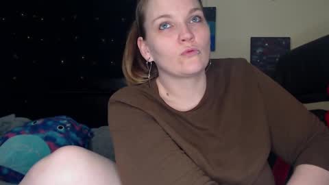 Snapshot of toxiclilly chatting on February 9, 2025, 11:25 am Lilly Miss Mistress Goddess Maam Queen Boss online show from February 9, 2025, 11:25 am