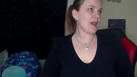 Snapshot of toxiclilly chatting on February 22, 2025, 1:35 pm Lilly Miss Mistress Goddess Maam Queen Boss online show from February 22, 2025, 1:35 pm