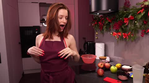 Snapshot of toxl chatting on December 30, 2024, 11:04 am Bella online show from December 30, 2024, 11:04 am