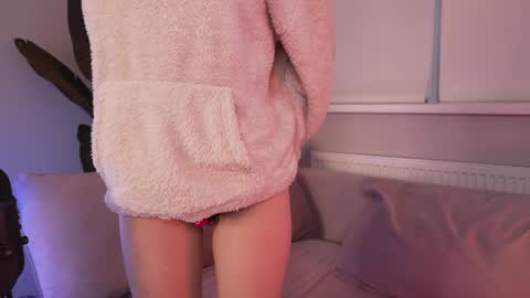 Snapshot of toxl chatting on January 25, 2025, 1:19 pm Bella online show from January 25, 2025, 1:19 pm