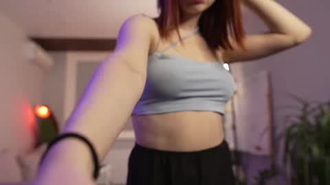 Snapshot of toxl chatting on February 25, 2025, 8:19 pm Bella online show from February 25, 2025, 8:19 pm