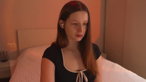 Snapshot of toxl chatting on December 15, 2025, 4:22 pm Bella online show from December 15, 2025, 4:22 pm