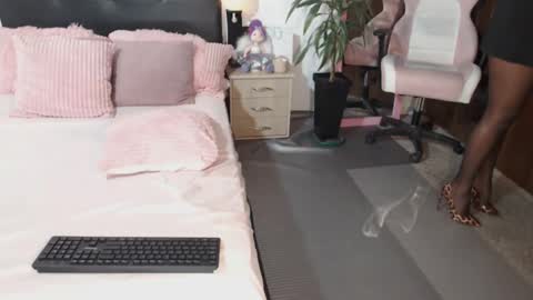 Snapshot of traci_lords20 chatting on December 19, 2024, 11:07 am Traci online show from December 19, 2024, 11:07 am