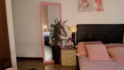 Snapshot of traci_lords20 chatting on December 18, 2025, 11:49 am Traci online show from December 18, 2025, 11:49 am