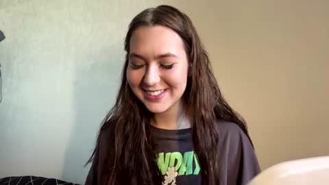 Snapshot of tracievanier chatting on July 4, 2026, 12:22 pm Thea online show from July 4, 2026, 12:22 pm