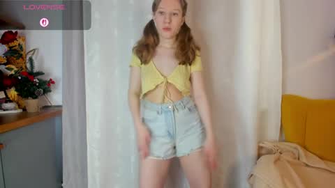 tracy_aww online show from April 9, 2026, 7:25 am