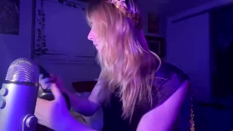 transgoblingal online show from January 3, 2025, 4:44 am