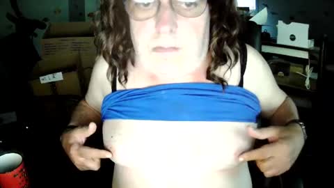 Snapshot of transmtfhello chatting on June 3, 2026, 11:13 am Peter online show from June 3, 2026, 11:13 am