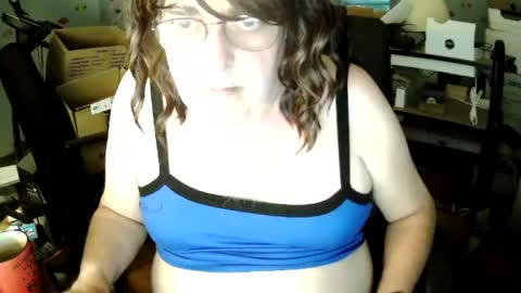 Snapshot of transmtfhello chatting on June 22, 2026, 10:18 pm Peter online show from June 22, 2026, 10:18 pm