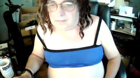 Snapshot of transmtfhello chatting on July 11, 2026, 8:55 pm Peter online show from July 11, 2026, 8:55 pm