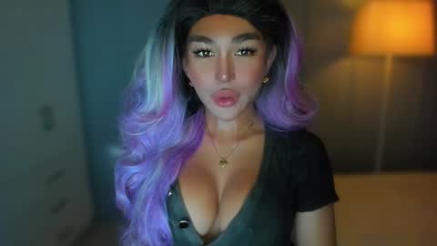 Snapshot of transnextdoor_ chatting on December 13, 2024, 12:50 pm ALMIGHTY GODDESS VALENTINA online show from December 13, 2024, 12:50 pm