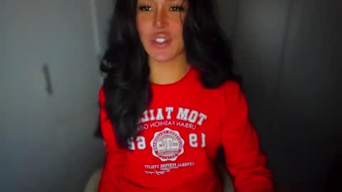 Snapshot of transnextdoor_ chatting on December 18, 2024, 2:10 am ALMIGHTY GODDESS VALENTINA online show from December 18, 2024, 2:10 am