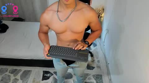 travis bakerr online show from November 14, 2025, 2:49 pm