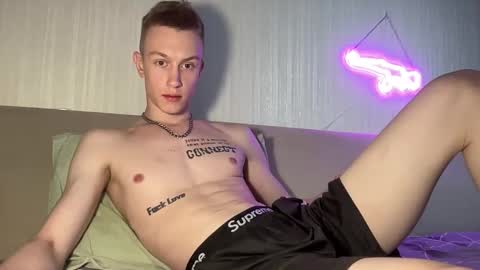 Snapshot of travis_gracile chatting on May 21, 2026, 10:00 am Travis online show from May 21, 2026, 10:00 am