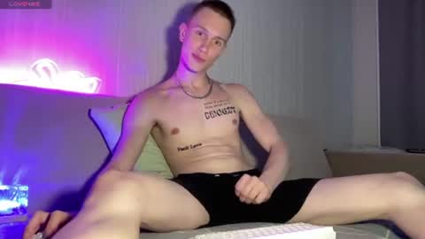 Snapshot of travis_gracile chatting on July 7, 2026, 2:43 pm Travis online show from July 7, 2026, 2:43 pm