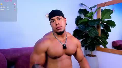 Snapshot of travis_lenox_ chatting on July 29, 2026, 11:47 pm Travis online show from July 29, 2026, 11:47 pm