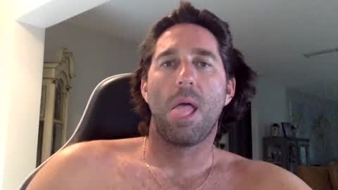 Snapshot of traviskenn chatting on January 13, 2026, 7:52 pm TravisKenn online show from January 13, 2026, 7:52 pm