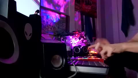 Snapshot of travism211 chatting on November 27, 2025, 6:43 pm travism211 online show from November 27, 2025, 6:43 pm