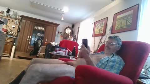 Snapshot of trebgeis1 chatting on September 12, 2025, 6:46 am trebgeis1 online show from September 12, 2025, 6:46 am