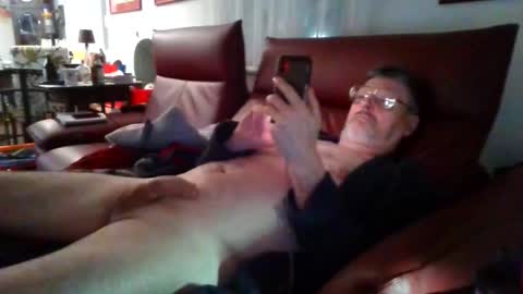 trebgeis1 online show from February 26, 2026, 5:17 am