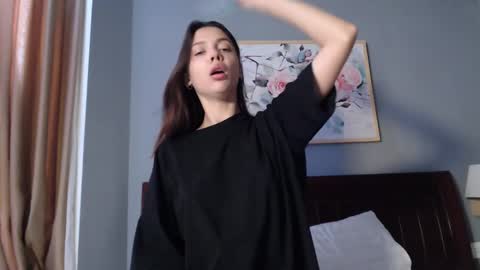 Snapshot of treezyny chatting on March 4, 2025, 6:04 am Sarah And Jon online show from March 4, 2025, 6:04 am