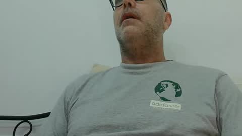 Snapshot of trevido4u chatting on December 15, 2025, 1:21 am trevido4u online show from December 15, 2025, 1:21 am