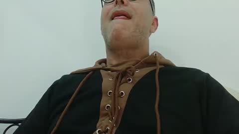 Snapshot of trevido4u chatting on December 22, 2025, 2:08 am trevido4u online show from December 22, 2025, 2:08 am