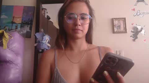 triana_bell online show from April 29, 2026, 5:17 pm
