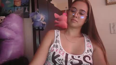 triana_bell online show from April 30, 2026, 9:41 pm