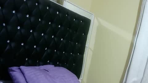 trinatrina94 online show from December 22, 2025, 3:53 pm