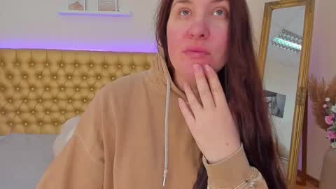Mia online show from April 27, 2026, 5:16 am