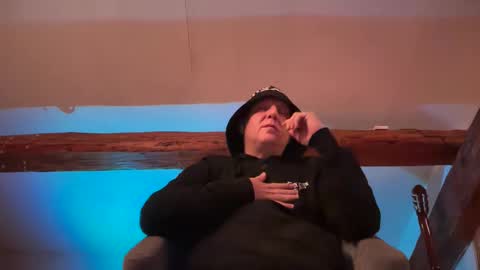 Triton online show from September 24, 2025, 4:05 am