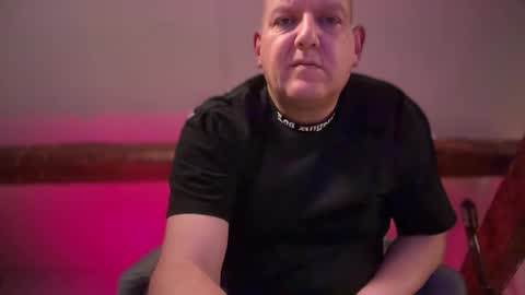 Triton online show from October 7, 2025, 8:39 pm